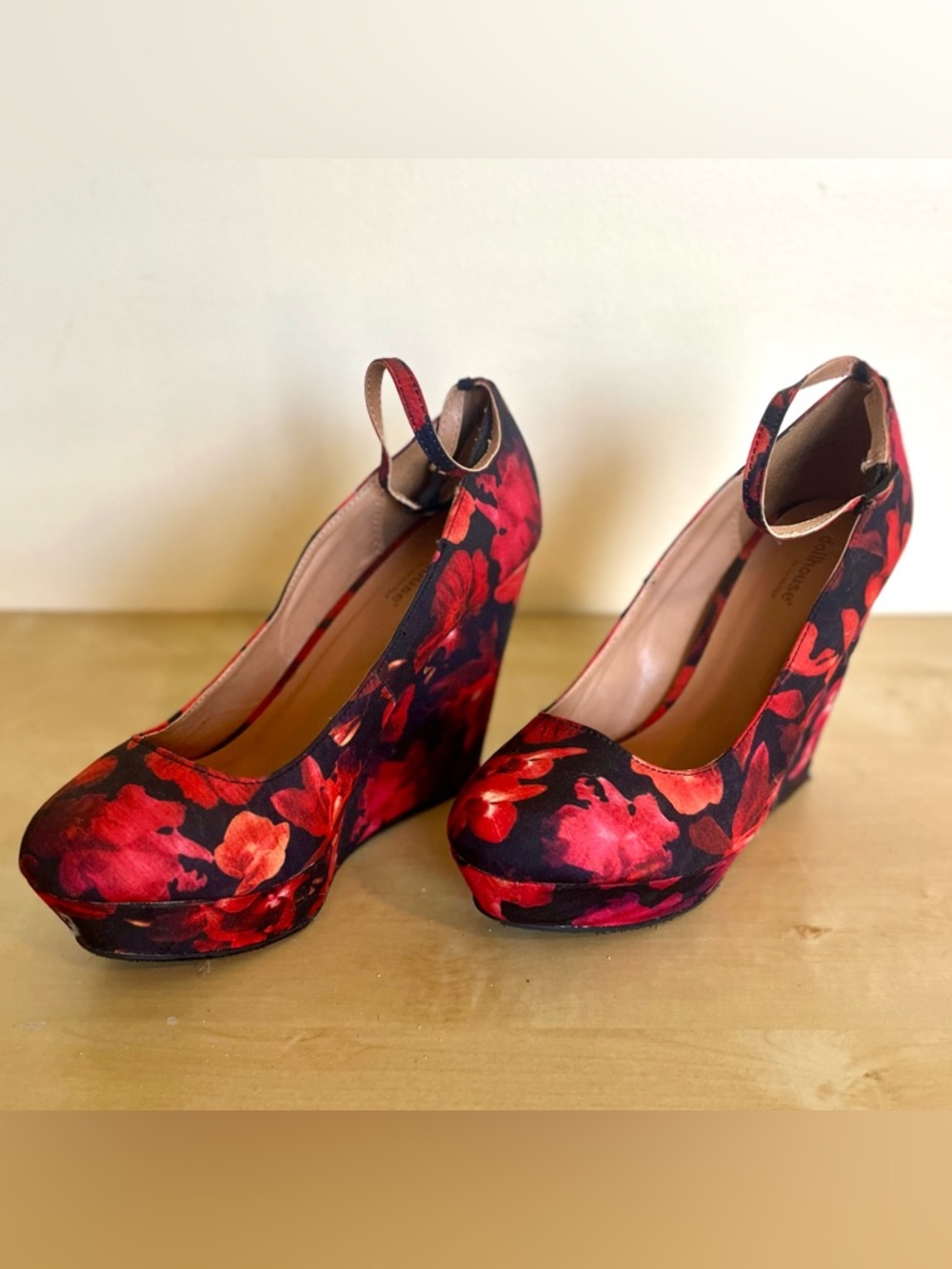 Floral Wedges w Ankle Strap - Red and Black - by Dollhouse - Sz 8.5
